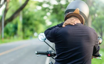 Sering Kesemutan Saat Naik Motor Awas, Saraf Kejepit Leher! - Lamina Pain and Spine Center